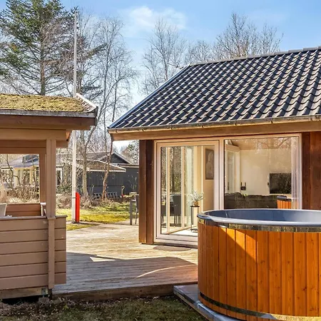 Hébergement de vacances Lovely With Wilderness Bath, Near The Water