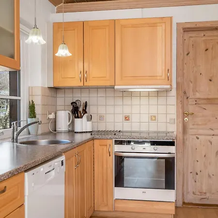 Lovely With Wilderness Bath, Near The Water *