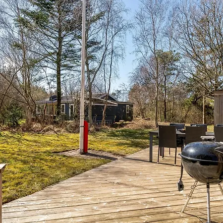 Lovely With Wilderness Bath, Near The Water *