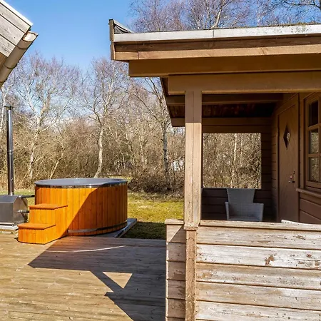 Hébergement de vacances Lovely With Wilderness Bath, Near The Water
